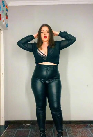 1. Sexy iri.prochetto Shows Cleavage in Black Crop Top and Bouncing Breasts