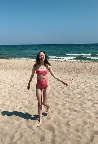2. Sexy Iryna Kudashova Shows Butt at the Beach