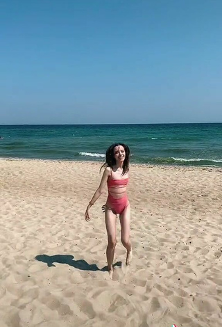 6. Sexy Iryna Kudashova Shows Butt at the Beach