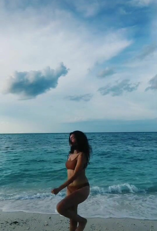 2. Hot Isabel Luche Shows Butt at the Beach