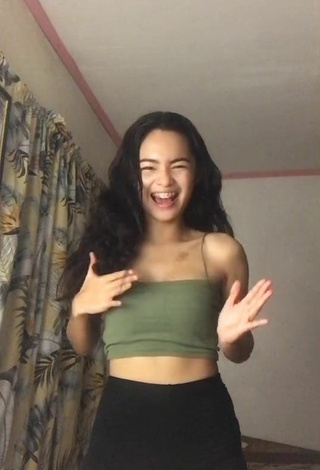 3. Cute Isabel Luche Shows Cleavage in Olive Crop Top