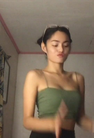 4. Hot Isabel Luche Shows Cleavage in Olive Crop Top