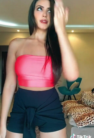6. Cute Isa Pinheiro Shows Cleavage in Pink Tube Top