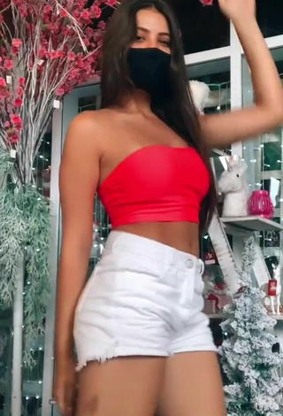 5. Sexy Isa Pinheiro Shows Cleavage in Red Tube Top