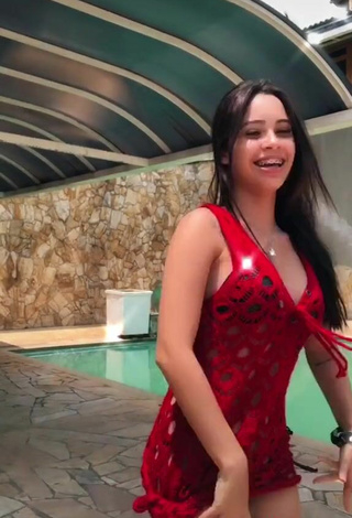 4. Sexy Carol Nunes Shows Cleavage in Red Dress while Twerking