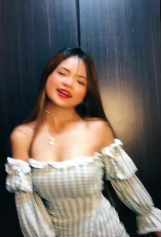 6. Hot Angela Mae Evangelista Shows Cleavage in Checkered Dress
