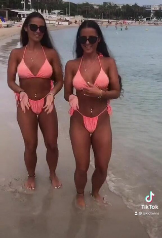 5. Sexy jakictwins Shows Cleavage in Peach Bikini at the Beach