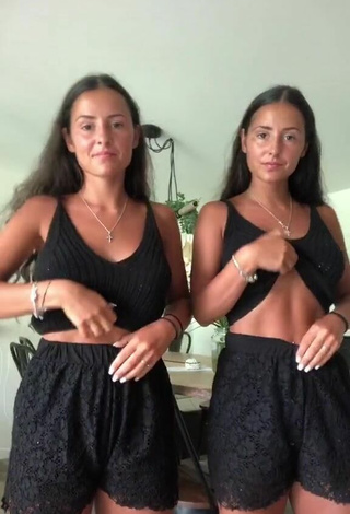 4. Hot jakictwins Shows Cleavage in Black Crop Top