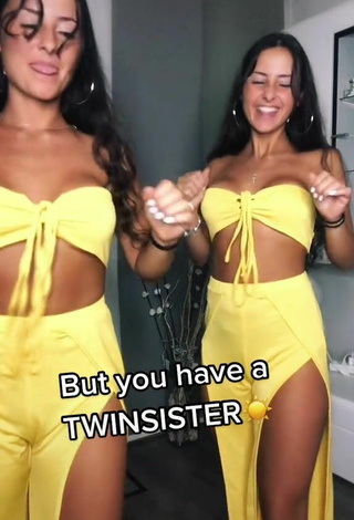 6. Hot jakictwins Shows Cleavage in Yellow Tube Top