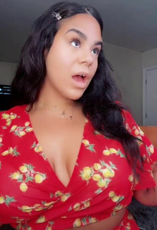 1. Sexy Jessica Marie Garcia Shows Cleavage in Crop Top