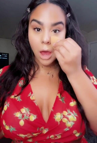 2. Sexy Jessica Marie Garcia Shows Cleavage in Crop Top