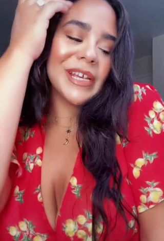 5. Sexy Jessica Marie Garcia Shows Cleavage in Crop Top