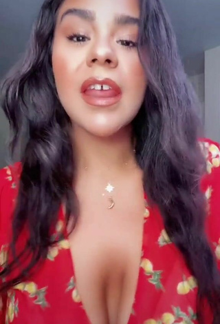 6. Sexy Jessica Marie Garcia Shows Cleavage in Crop Top
