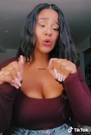 3. Sexy Jessica Marie Garcia Shows Cleavage