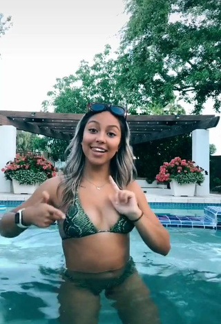 Beautiful Kenna Mo Shows Cleavage in Sexy Snake Print Bikini Top at the Pool