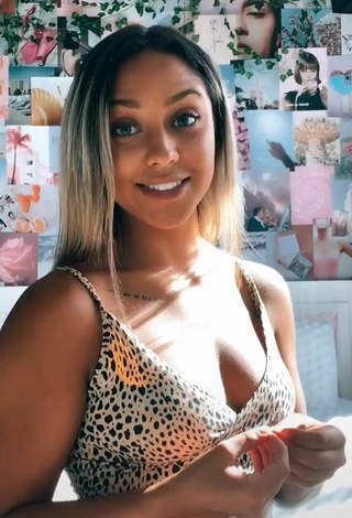 Pretty Kenna Mo Shows Cleavage in Crop Top