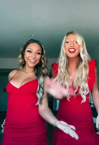 5. Sexy Kenna Mo Shows Cleavage in Red Dress
