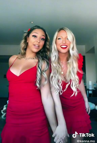 6. Sexy Kenna Mo Shows Cleavage in Red Dress