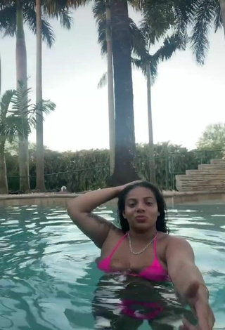 6. Sexy Mikayla Saravia Shows Cleavage in Pink Bikini Top at the Swimming Pool