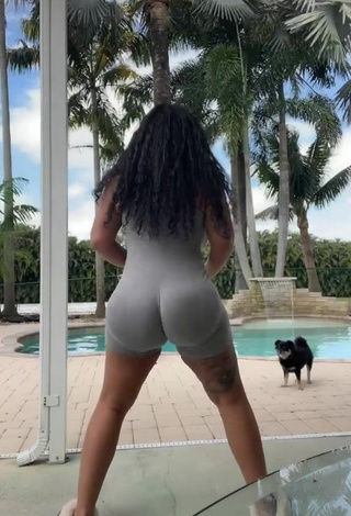 6. Hot Mikayla Saravia Shows Big Butt