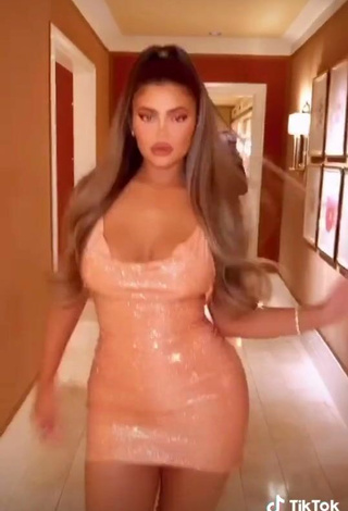 6. Sexy Kylie Jenner Shows Cleavage in Dress
