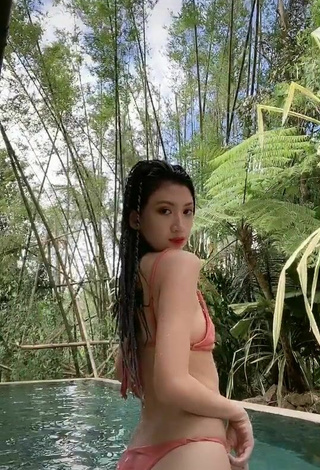 6. Hot Miya Maeda Shows Cleavage in Bikini at the Pool