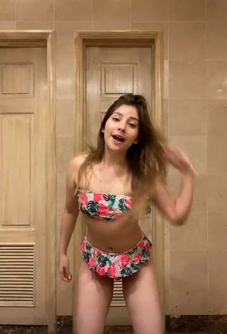 Hot Claudia Rosy Bendezu in Bikini