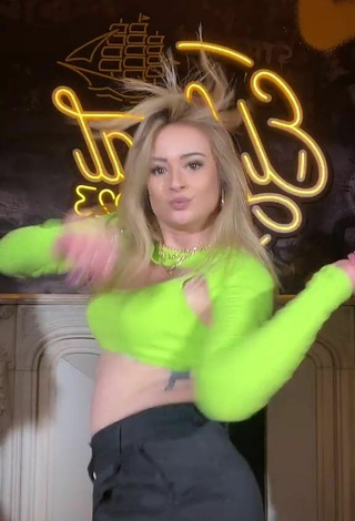 6. Hottie Laura Mullor Shows Cleavage in Light Green Crop Top