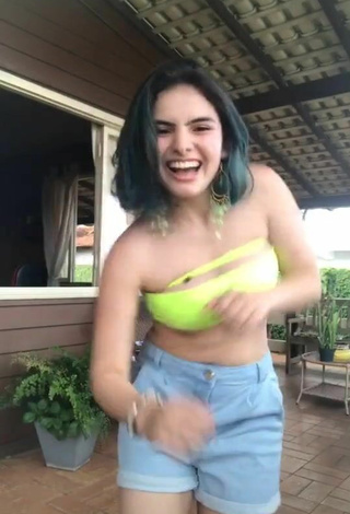 2. Sexy Laura Pihn Shows Cleavage in Lime Green Tube Top