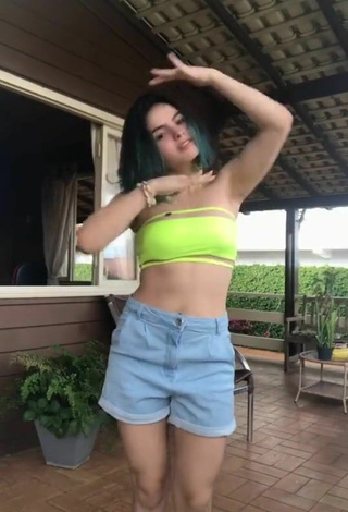 6. Sexy Laura Pihn Shows Cleavage in Lime Green Tube Top