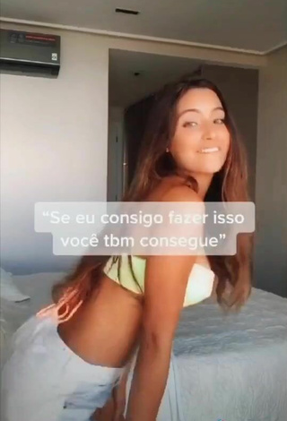4. Sensual Lica Lopes Ramalho Shows Cleavage in Bikini Top while Twerking