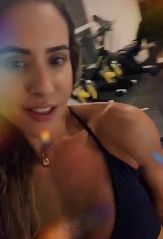 3. Erotic Lica Lopes Ramalho Shows Cleavage in Black Sport Bra in the Sports Club