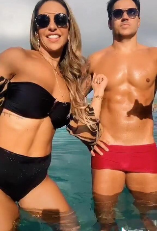 5. Sexy Lica Lopes Ramalho Shows Cleavage in Black Bikini