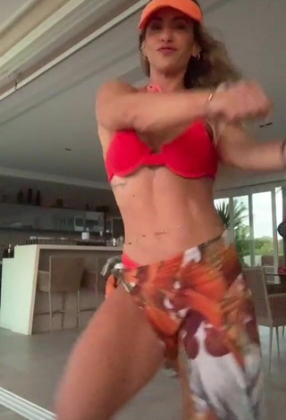 4. Breathtaking Lica Lopes Ramalho Shows Cleavage in Red Bikini Top