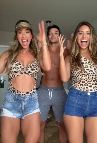 3. Hot Lica Lopes Ramalho Shows Cleavage in Leopard Swimsuit