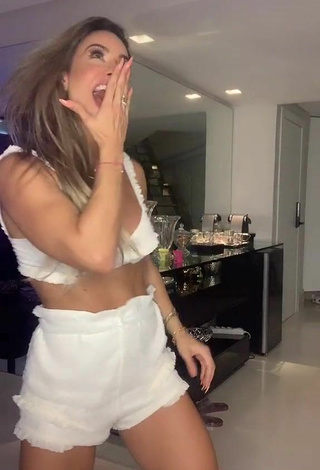 2. Sexy Lica Lopes Ramalho Shows Cleavage in White Bra