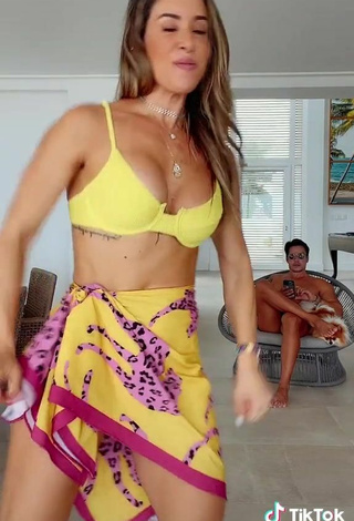 4. Erotic Lica Lopes Ramalho Shows Cleavage in Yellow Bikini Top and Bouncing Boobs