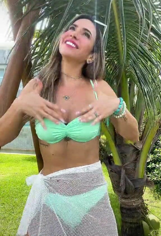 4. Sweetie Lica Lopes Ramalho Shows Cleavage in Light Green Bikini Top