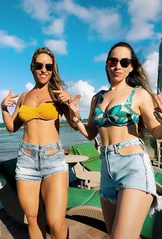 3. Hot Lica Lopes Ramalho Shows Cleavage in Bikini Top