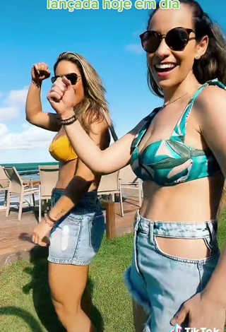 4. Sexy Lica Lopes Ramalho Shows Cleavage in Bikini Top