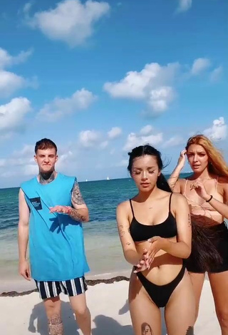 2. Hot Lili Sixx Shows Cleavage in Black Bikini at the Beach