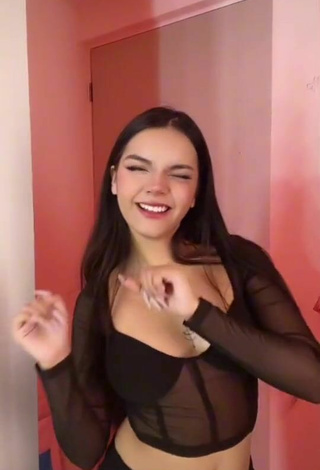 4. Sexy Lili Sixx Shows Cleavage in Black Crop Top