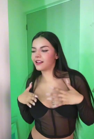 6. Sexy Lili Sixx Shows Cleavage in Black Crop Top