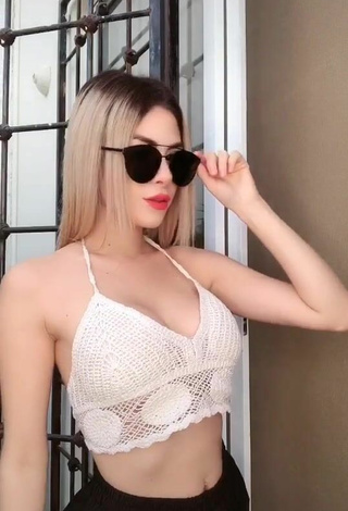 1. Mafer Payan Looks Seductive in White Crop Top