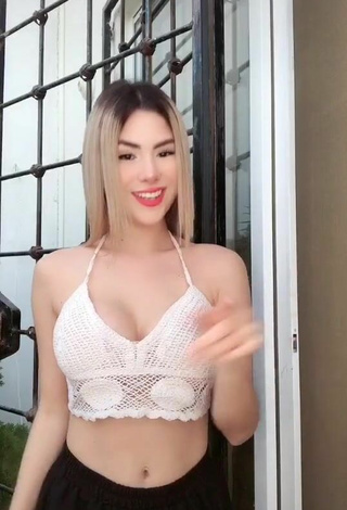 Mafer Payan Looks Amazing in White Crop Top