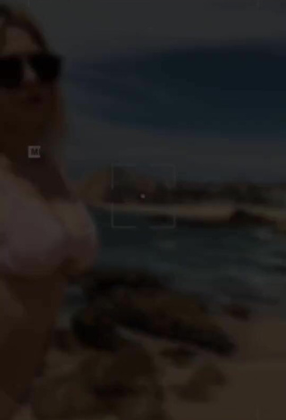 2. Cute Mafer Payan Shows Cleavage in Bikini