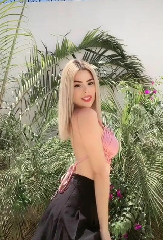 Sexy Mafer Payan Shows Cleavage in Pink Bikini Top while Twerking