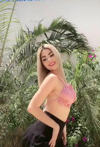 6. Sexy Mafer Payan Shows Cleavage in Pink Bikini Top while Twerking