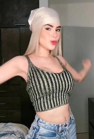 1. Magnificent Mafer Payan Shows Cleavage in Striped Crop Top while Twerking