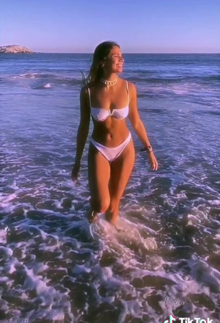 6. Hottest Manu Barrios Shows Cleavage in White Bikini in the Sea